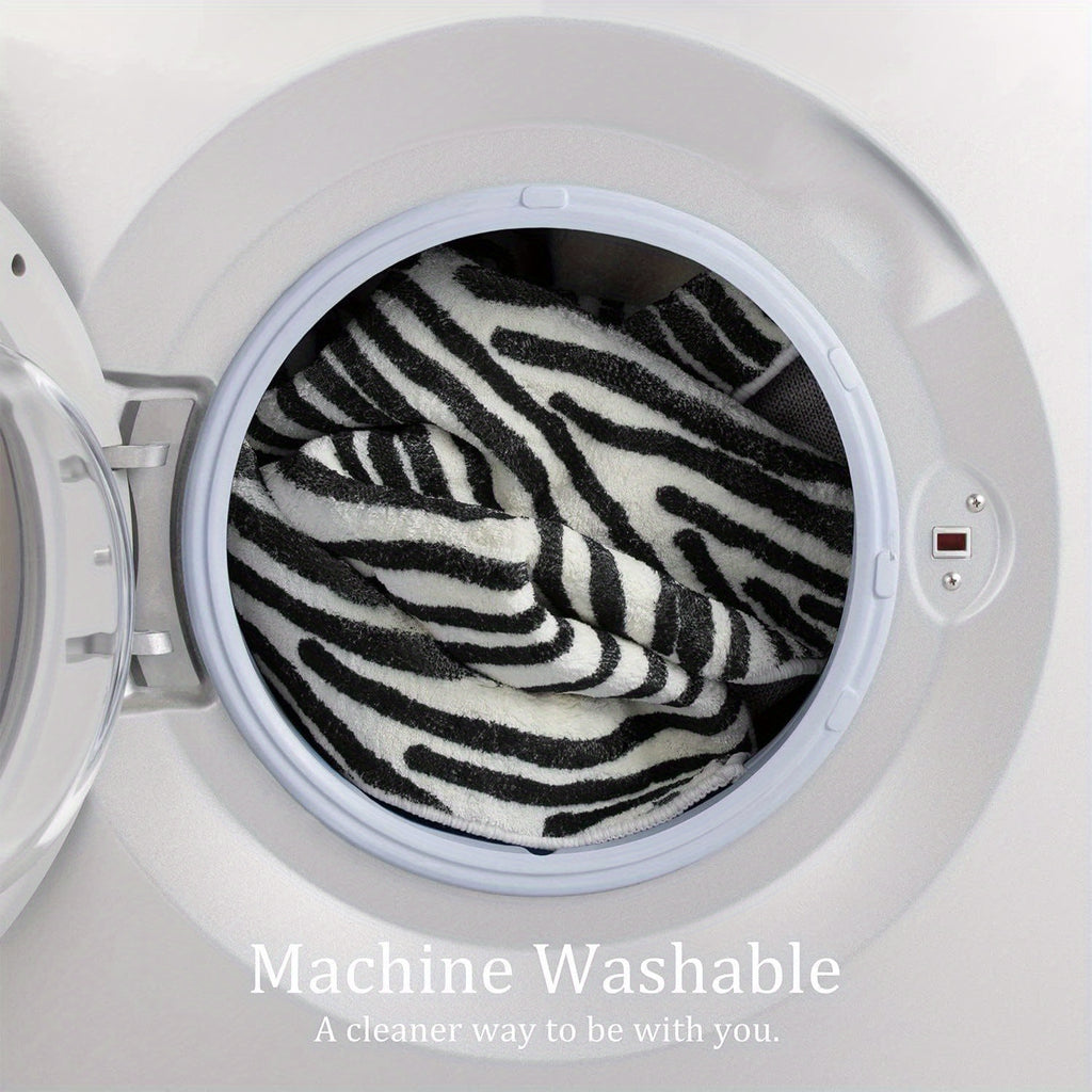 YIHOUSE Non-Shedding Washable Area Rugs, Soft Faux Wool Carpet for Bedroom, Living Room, Dining Room, And Office, Modern Nonslip Striped Rugs in Black And White - Perfect for Home And Room Decoration