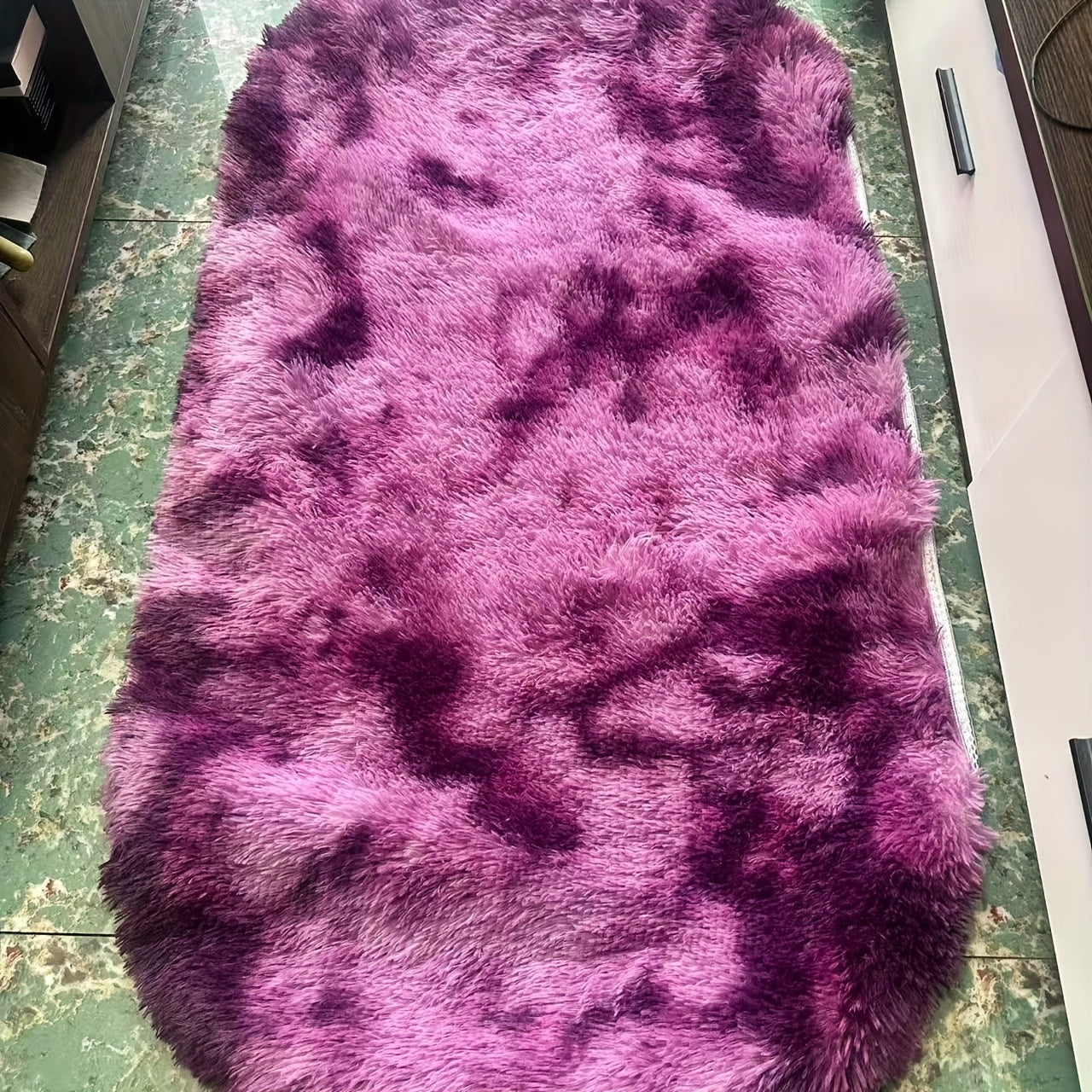 1pc Plush Floor Mat, Fluffy and Soft Oval Rug, Plush Carpet Suitable for Living Room and Bedroom, Machine Washable Polyester Fiber, Durable and Luxurious Home Decor